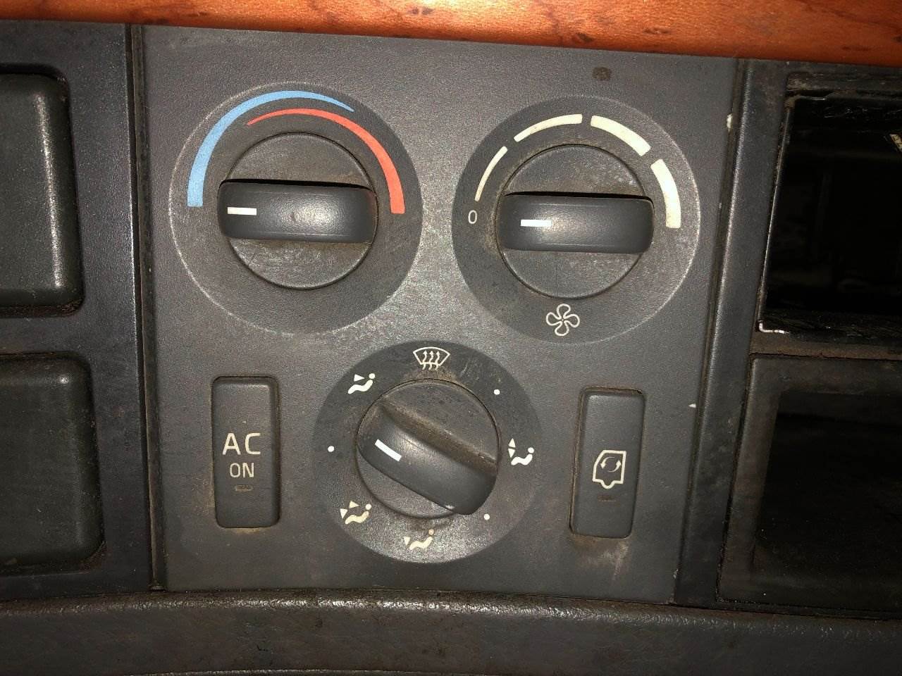 2007 Volvo VNL Heater / AC Temp Control For Sale Winimac, IN