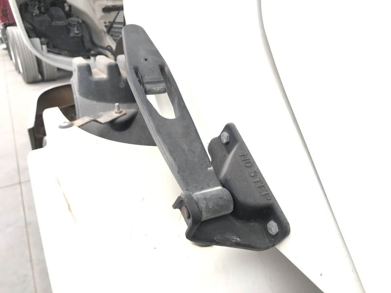 2004 Freightliner Columbia 120 Hood Latch For Sale Council Bluffs, IA