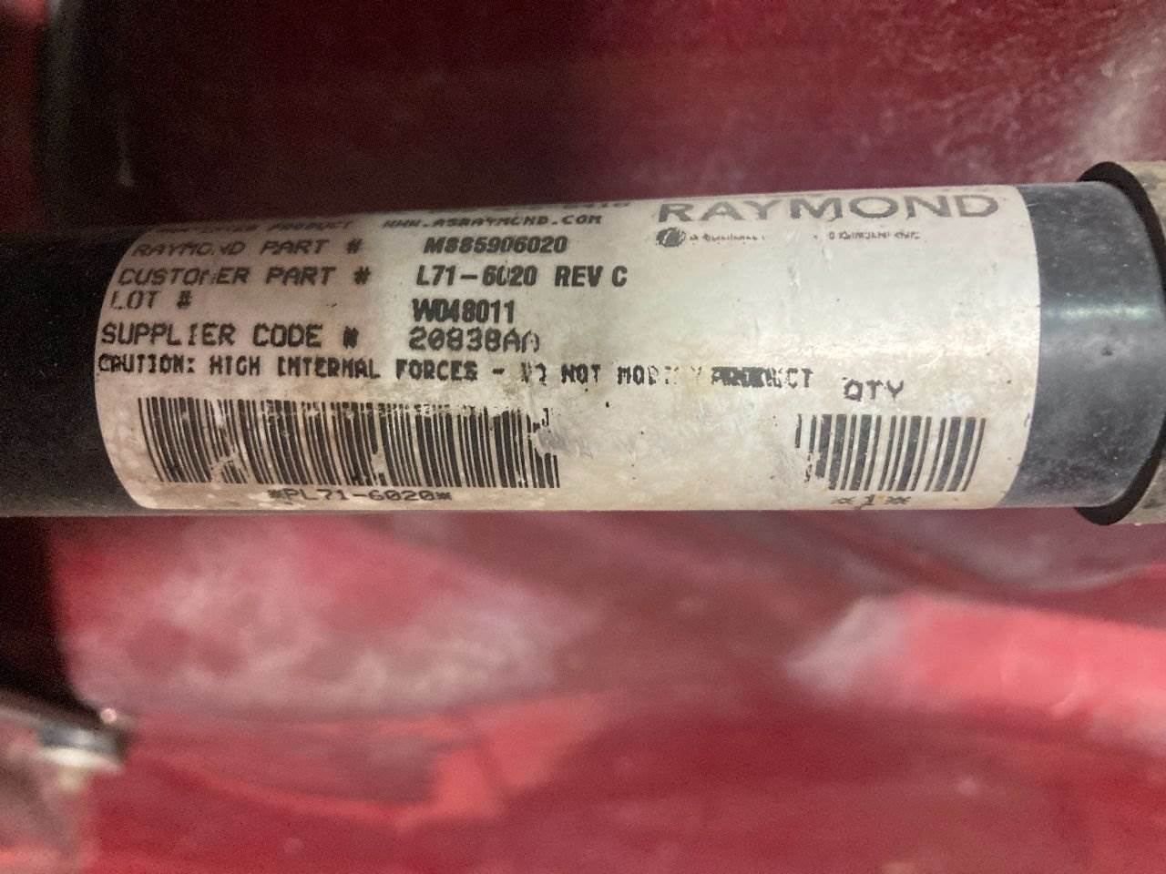 2017 Peterbilt 579 Hood Shock For Sale Sioux Falls, SD L716020