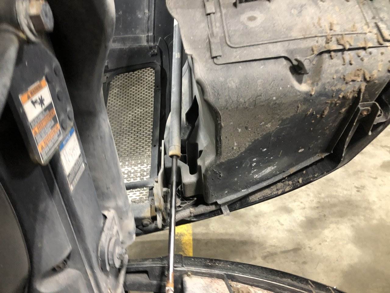 2017 Peterbilt 579 Hood Shock For Sale Sioux Falls, SD PL716022