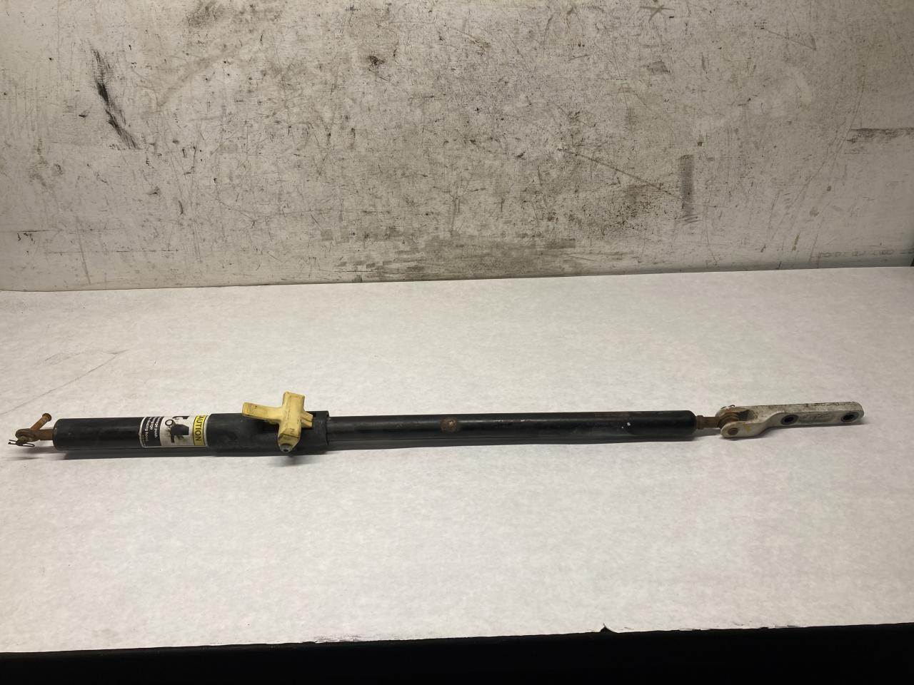 2017 Peterbilt 579 Hood Shock For Sale Sioux Falls, SD L716019