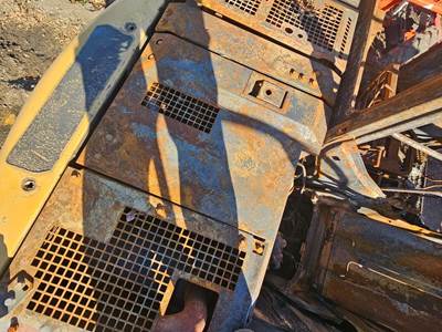 John Deere 135C Hood