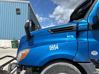 Freightliner Cascadia Hood