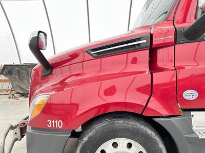 Freightliner Cascadia Hood