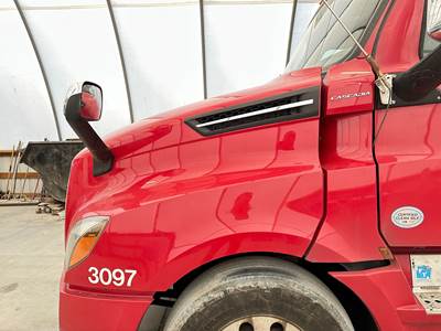 Freightliner Cascadia Hood