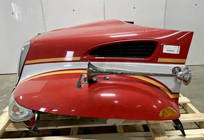 International DuraStar 4300 Hood for a International Durastar (4300)