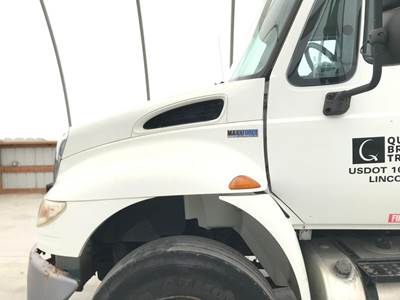 International DuraStar 4400 Hood for a International Durastar (4400)