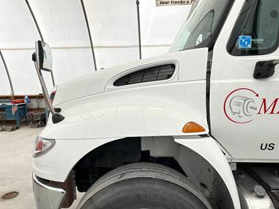 International DuraStar 4400 Hood for a International Durastar (4400)