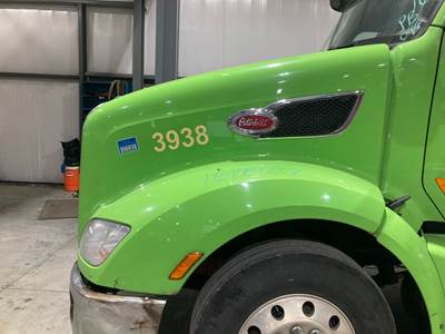 Peterbilt 579 Hood
