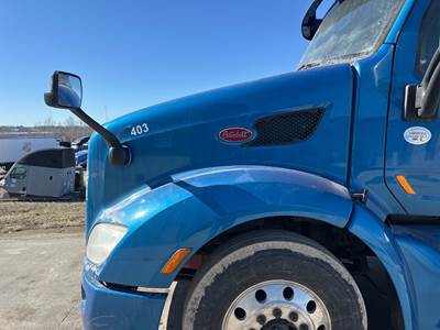 Peterbilt 579 Hood