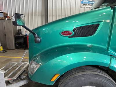 Peterbilt 579 Hood