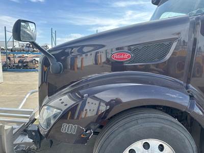 Peterbilt 579 Hood