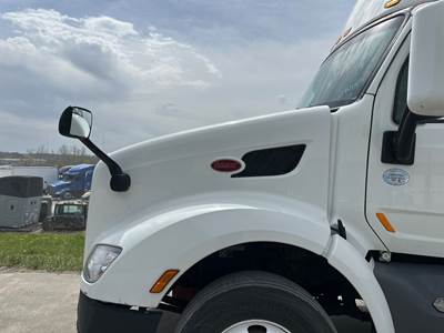 Peterbilt 579 Hood