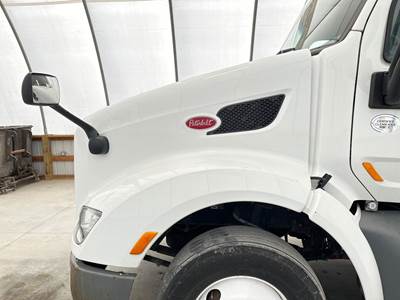 Peterbilt 579 Hood