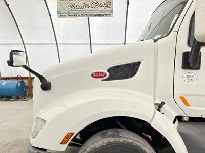 Peterbilt 579 Hood