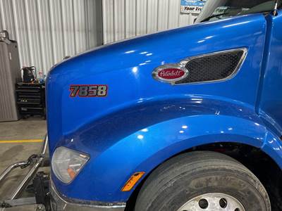 Peterbilt 579 Hood