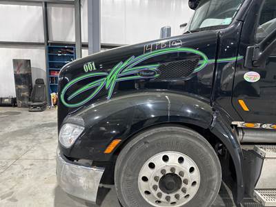 Peterbilt 579 Hood