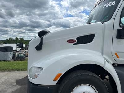 Peterbilt 579 Hood
