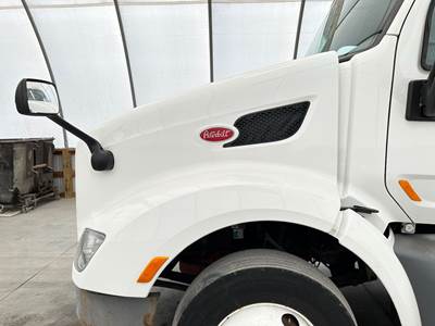 Peterbilt 579 Hood