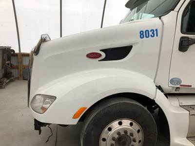 Peterbilt 587 Hood