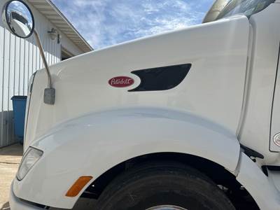 Peterbilt 587 Hood
