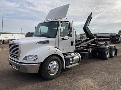 Freightliner M2 112 Tandem Axle Hooklift Truck - Detroit, 450HP, 6 Speed Automatic