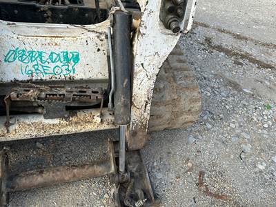 Bobcat T630 Hydraulic Cylinder