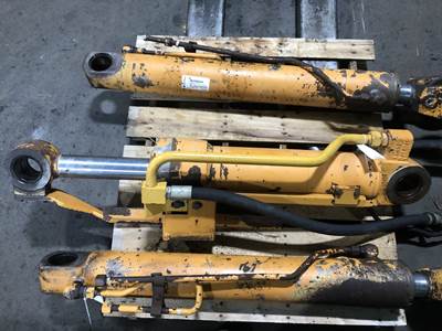 Case 621C Hydraulic Cylinder
