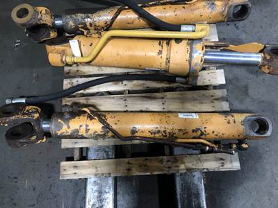 Case 621C Hydraulic Cylinder