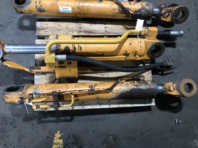 Case 621C Hydraulic Cylinder