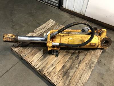 Case 821 Hydraulic Cylinder