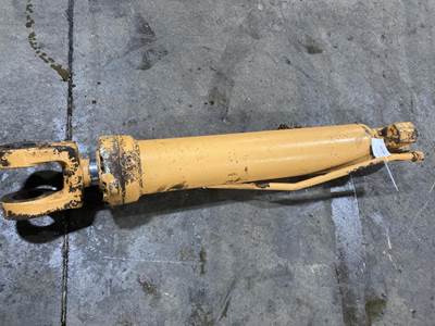 Case 821 Hydraulic Cylinder