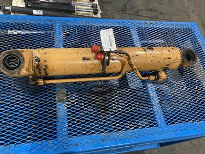 Case 821 Hydraulic Cylinder