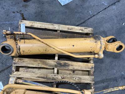 Case 821 Hydraulic Cylinder