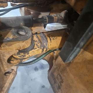 Case 821C Hydraulic Cylinder