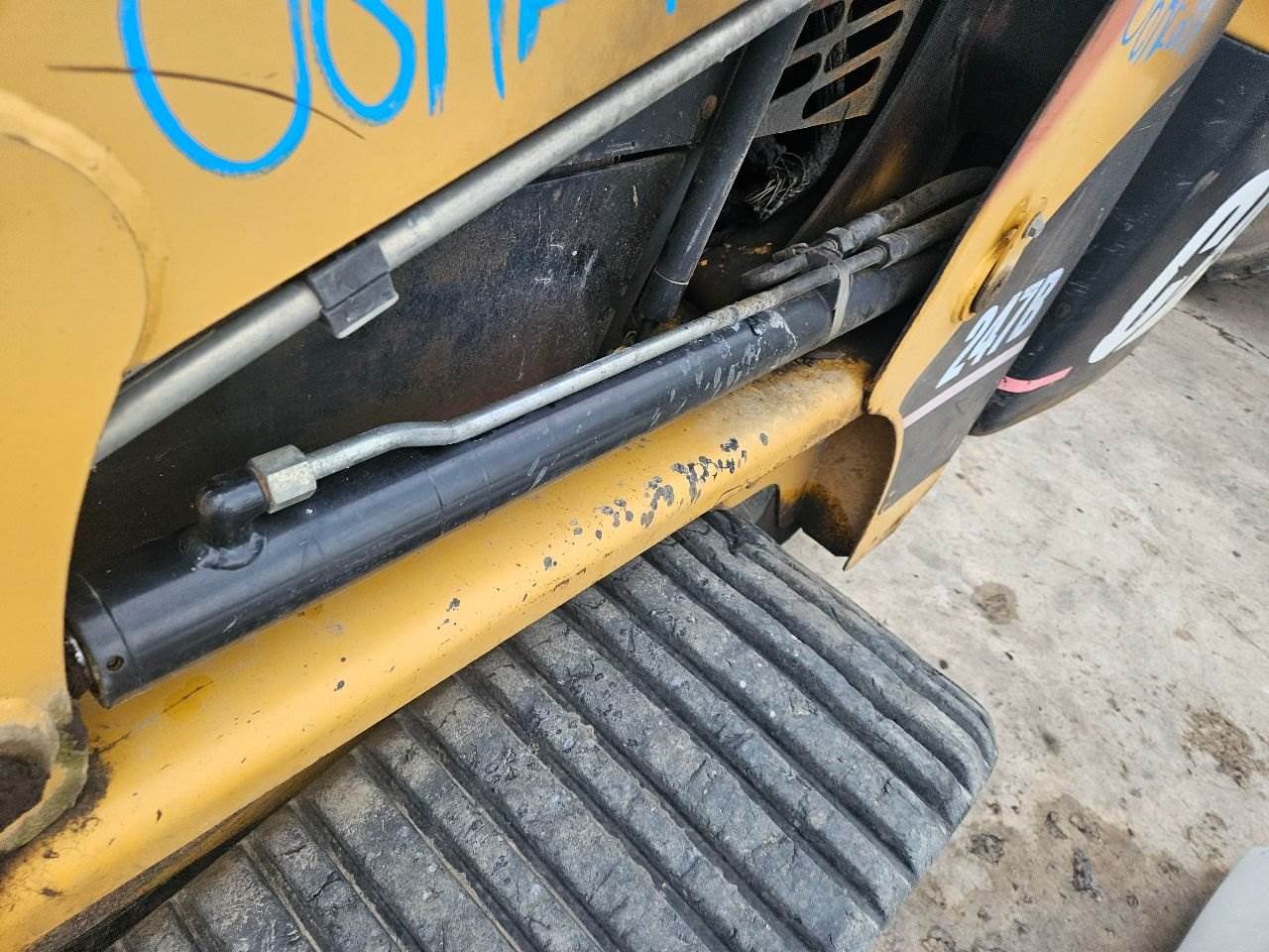 2006 Caterpillar 247B Hydraulic Cylinder For Sale Winimac, IN 230