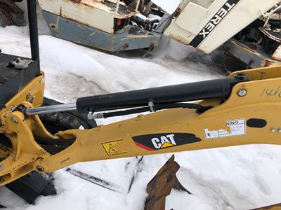 Caterpillar 301.7D Hydraulic Cylinder for a Caterpillar 3017D