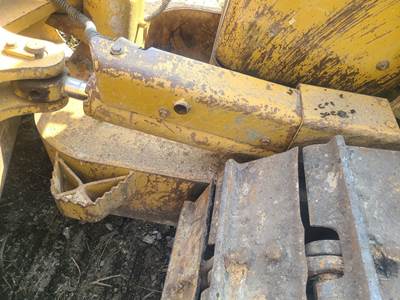 Caterpillar D6N XL Hydraulic Cylinder