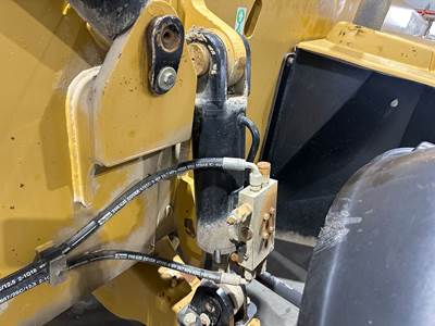 Caterpillar TH460B Hydraulic Cylinder