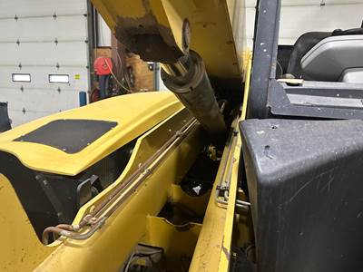 Caterpillar TH460B Hydraulic Cylinder