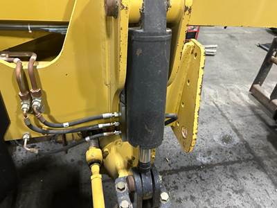 Caterpillar TH460B Hydraulic Cylinder