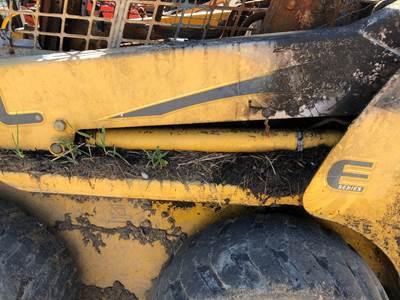 Gehl 4840 Hydraulic Cylinder