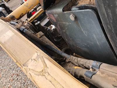 Gehl SL7810 Hydraulic Cylinder