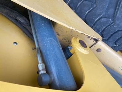 Gehl V330 Hydraulic Cylinder