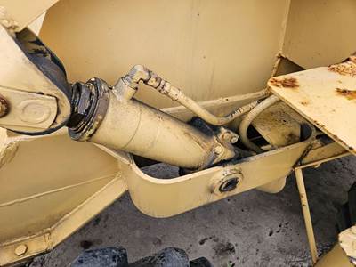 International H-30B Hydraulic Cylinder