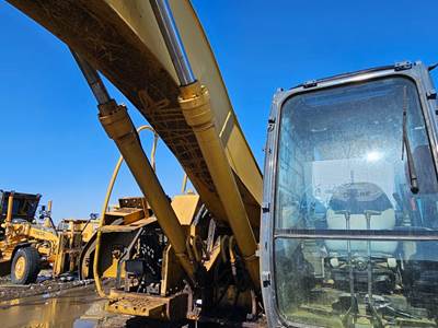 John Deere 225C LC Hydraulic Cylinder