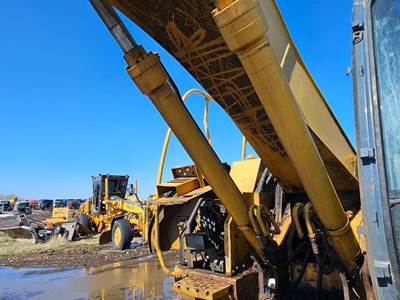 John Deere 225C LC Hydraulic Cylinder