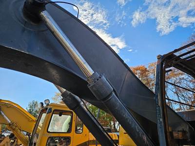 John Deere 240D Hydraulic Cylinder