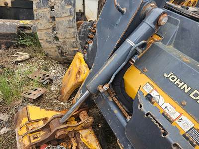 John Deere 318G Hydraulic Cylinder