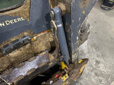 John Deere 326E Hydraulic Cylinder